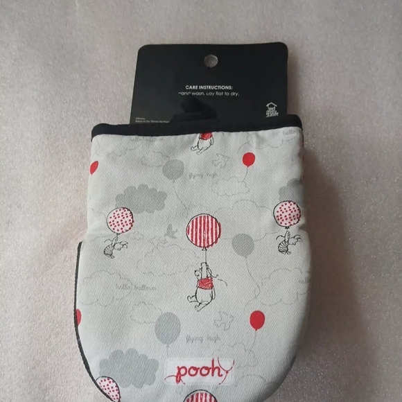 NWT DISNEY Winnie The Pooh OVEN MINI MITT Oversized 2PK Piglet GREY RED BLK - Picture 2 of 6